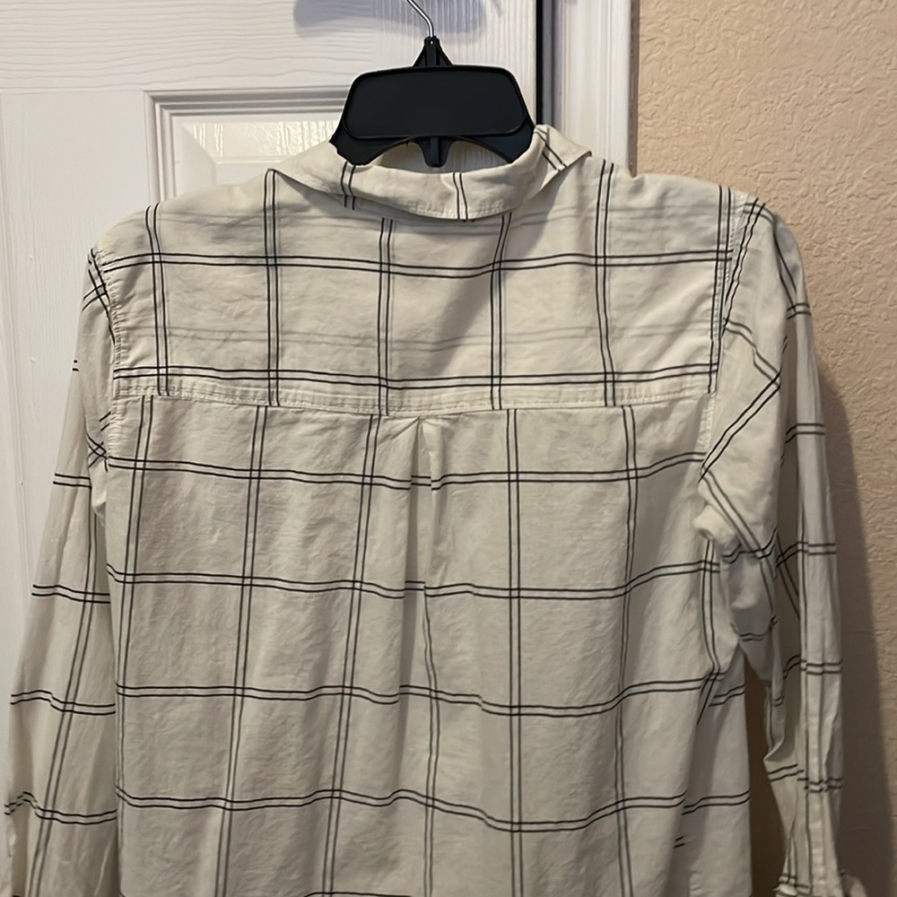 H&M Button Up Top - Picture 3 of 4